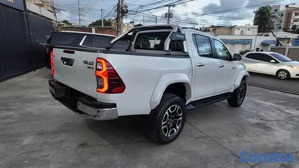 jeepetas y camionetas - Toyota Hilux SRX 2025 6