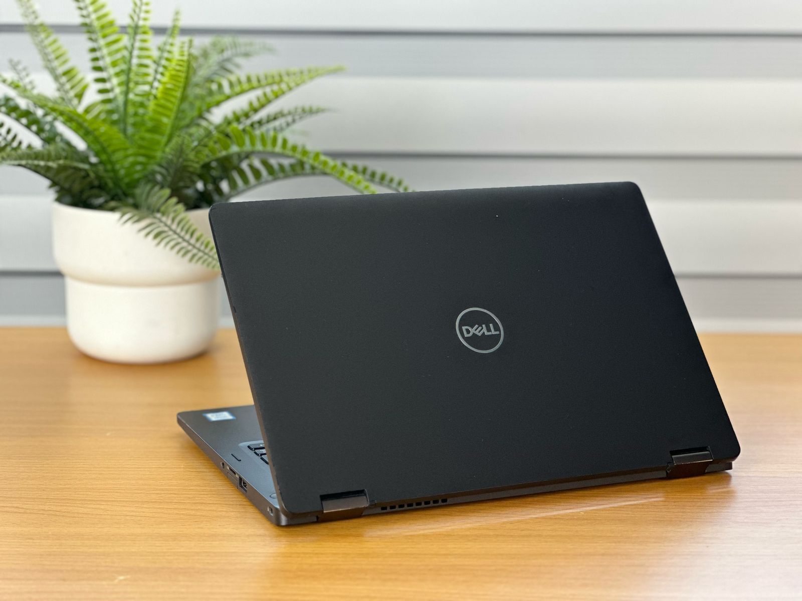 computadoras y laptops - Laptop Dell 2 en 1 5300 Touch i5 / 16GB / 250 SSD 4