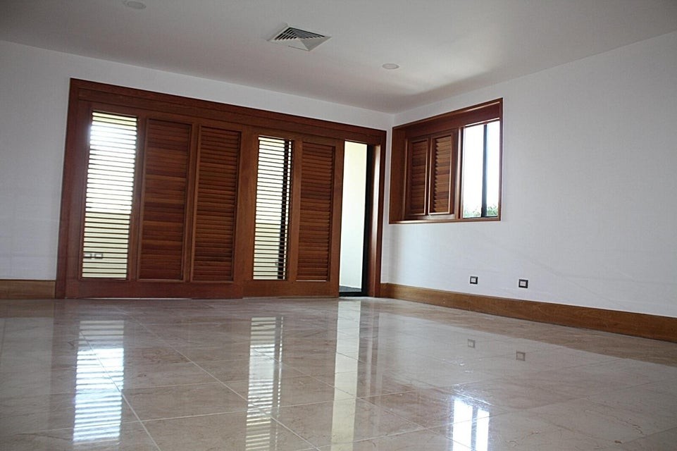 apartamentos - Apartamento en alquiler #24-1613 Piantini, amplio, 3 hab. 3.5 baños, 4 parqueos. 1