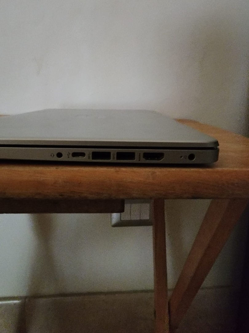 computadoras y laptops - Laptop HP 14", INTEL i3 de 7ma, 256 GB SSD, 8 GB RAM 1