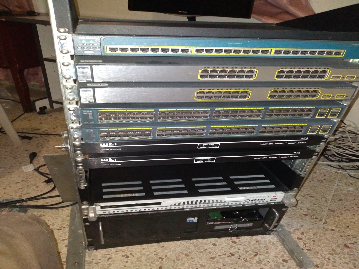 otros electronicos -  Equipos redes:
(2) CISCO 2960
(2)CISC 3750
(1) cisco2950
(2) automátic transfer