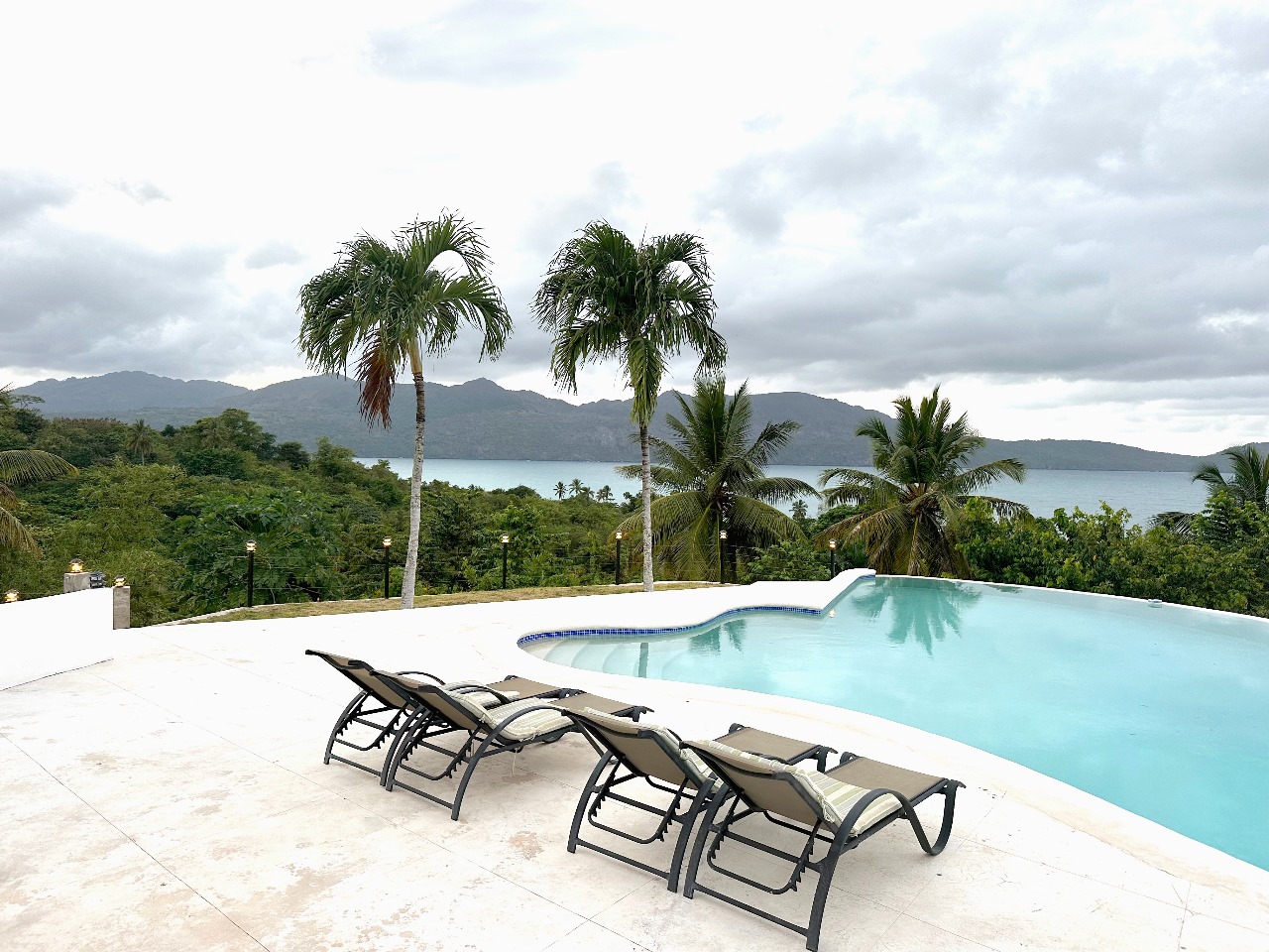 casas vacacionales y villas - Villa Playa Colorado bienvenido a tu propio oasis 1