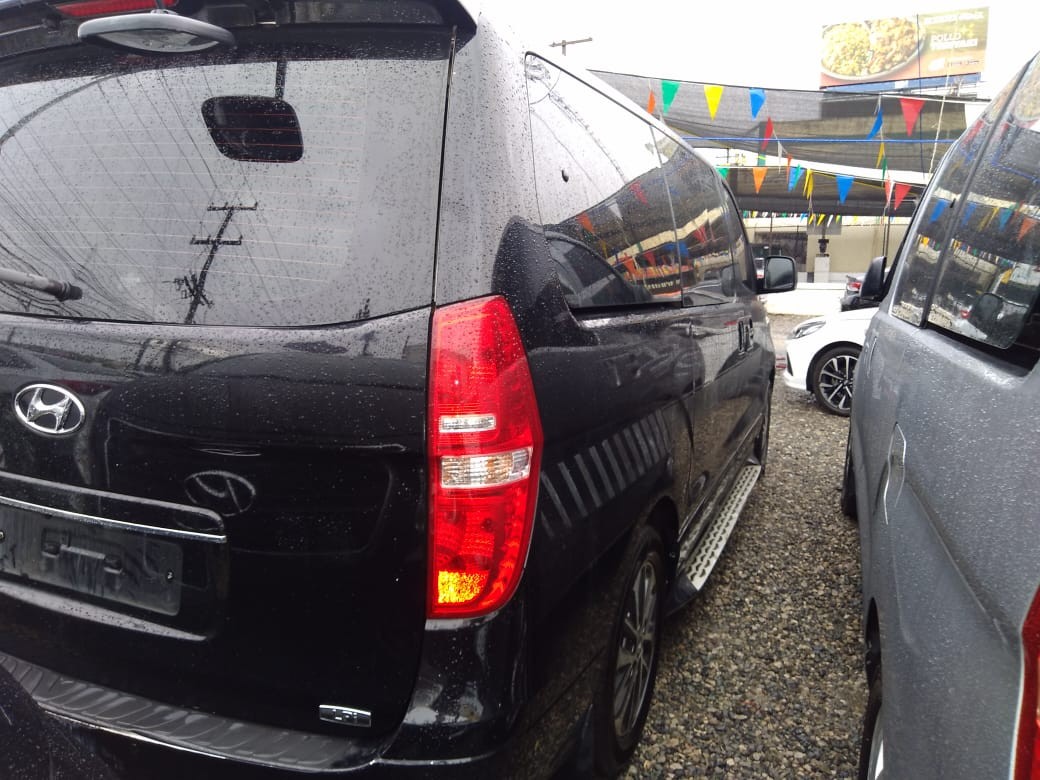 jeepetas y camionetas - HYUNDAI GRAND STAREX 2020 NEGRA 6