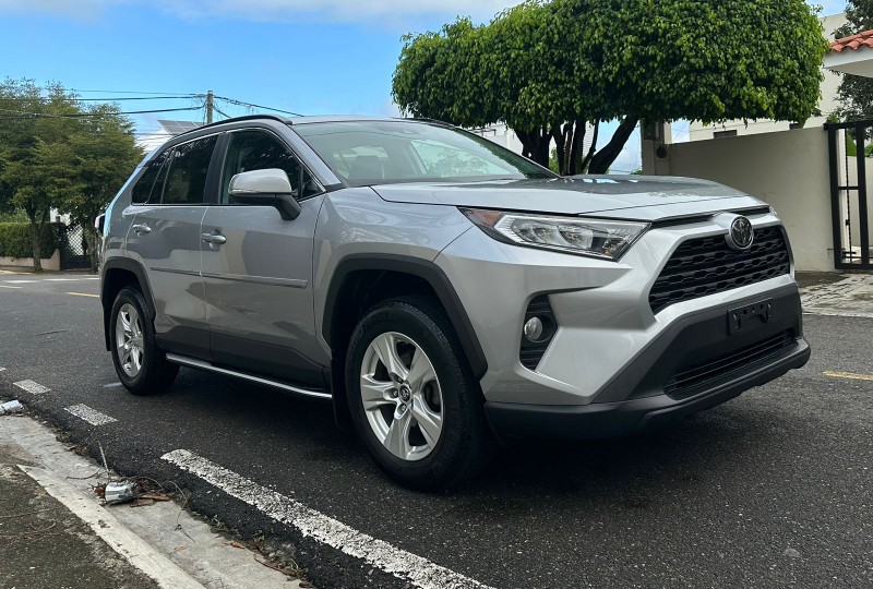 jeepetas y camionetas - Toyota rav4 2019 xle 2