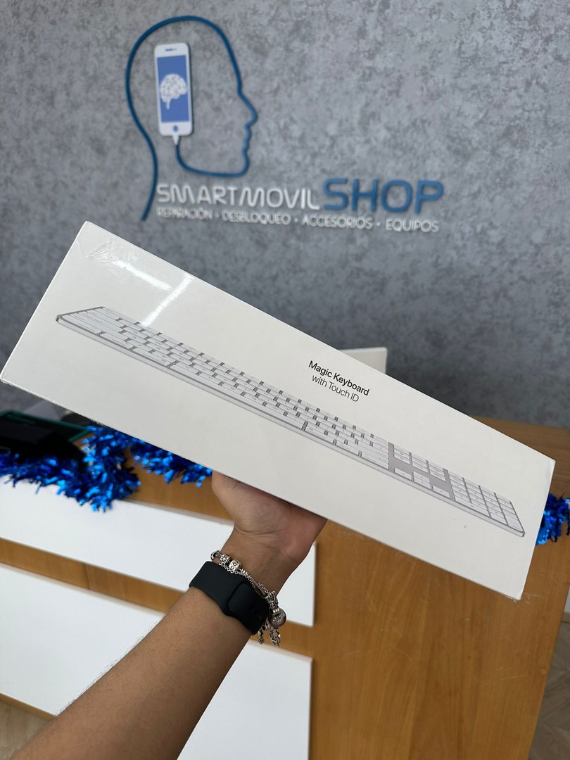 accesorios para electronica - MAGIC KEYBOAR CON TOUCH ID NUEVO SELLADO ( SOMOS TIENDA )