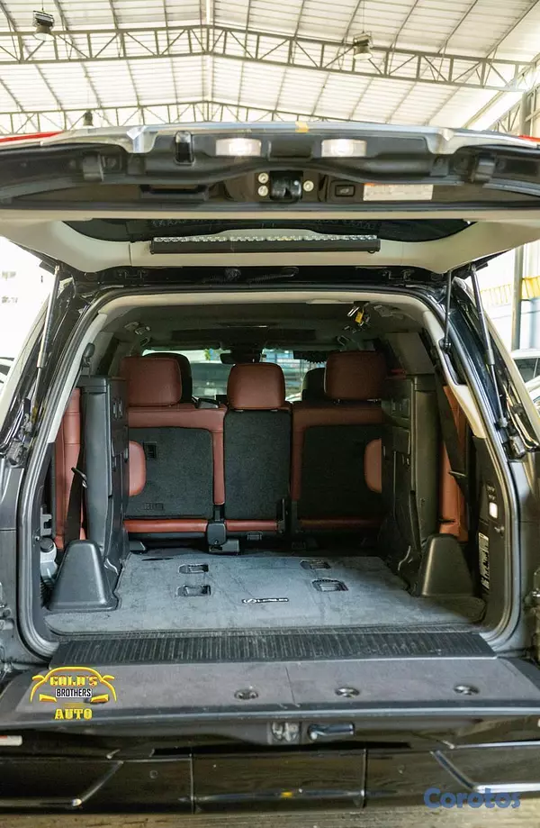 jeepetas y camionetas - Lexus LX570 2018 Clean Carfax 9