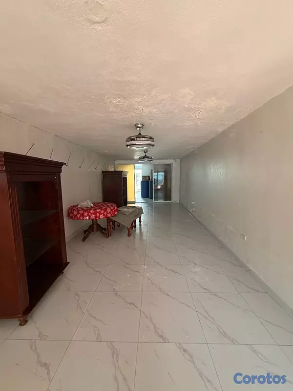 casas - Amplia casa de dos niveles en los kilómetros de la Avenida Independencia 13