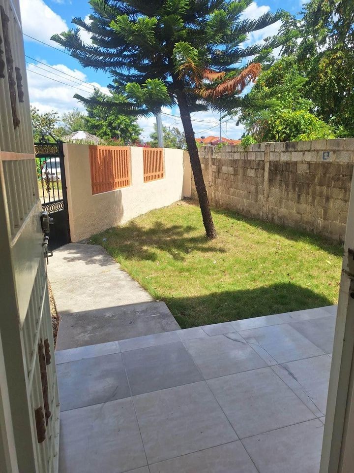 casas - Casa de 2 Niveles con Patio en VENTA  en Santo Domingo Norte 2