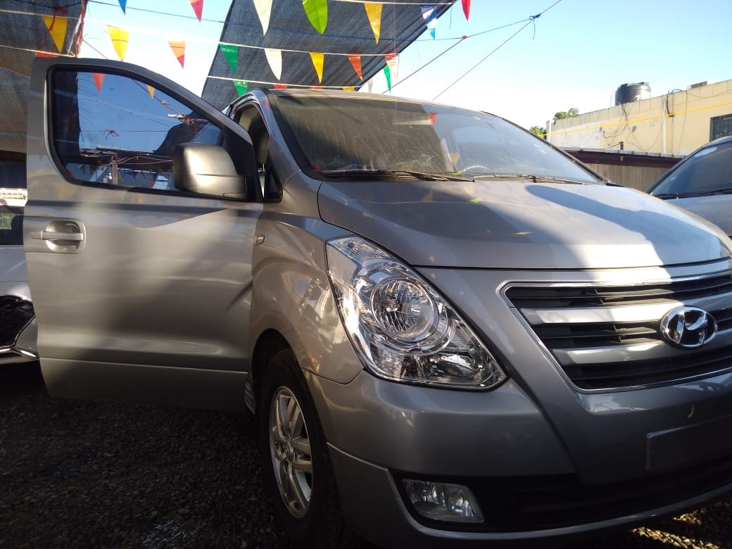 jeepetas y camionetas - HYUNDAI GRAND STAREX 2018 GRIS 1
