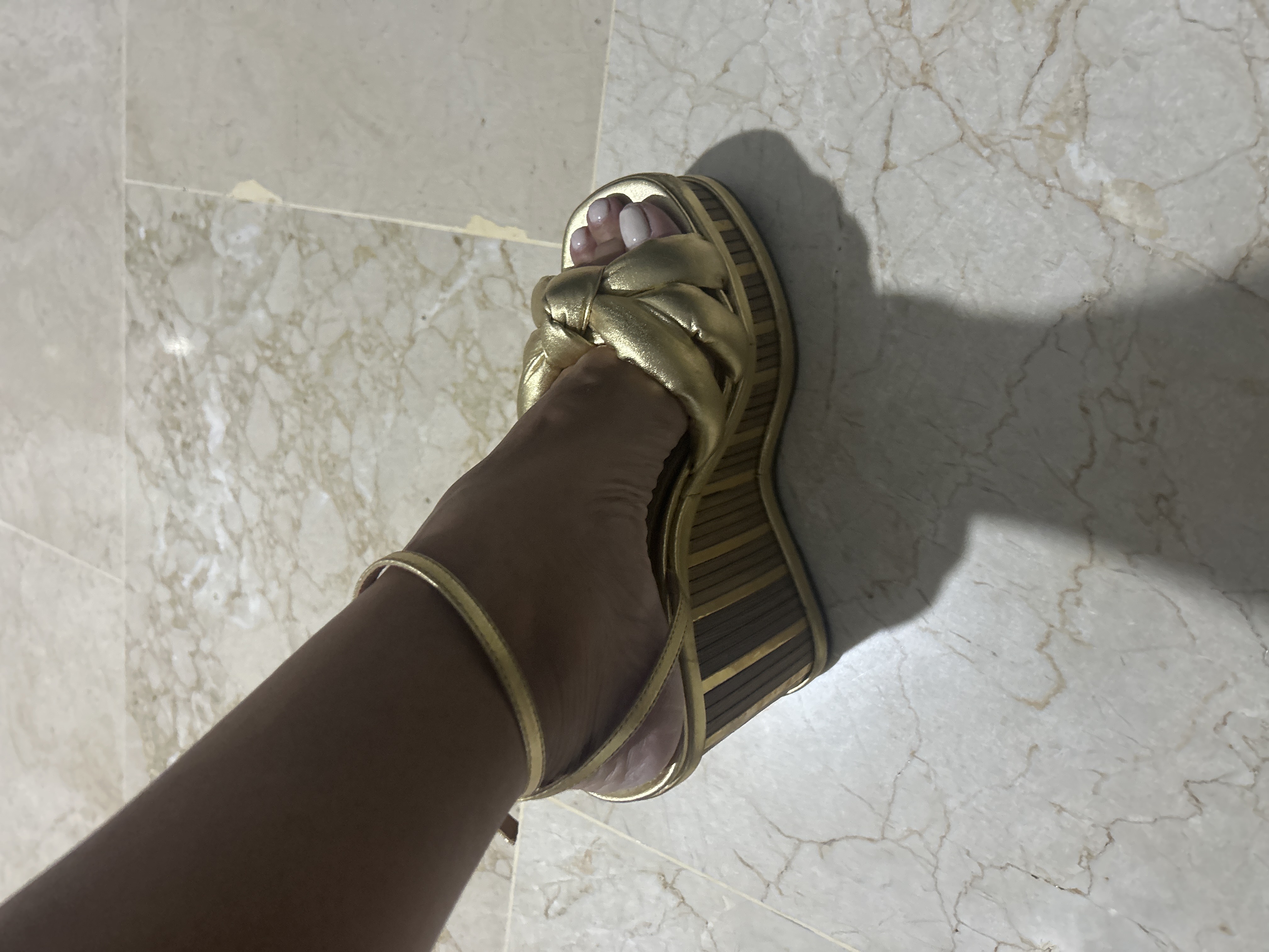 ropa para mujer - Zapatillas doradas  2
