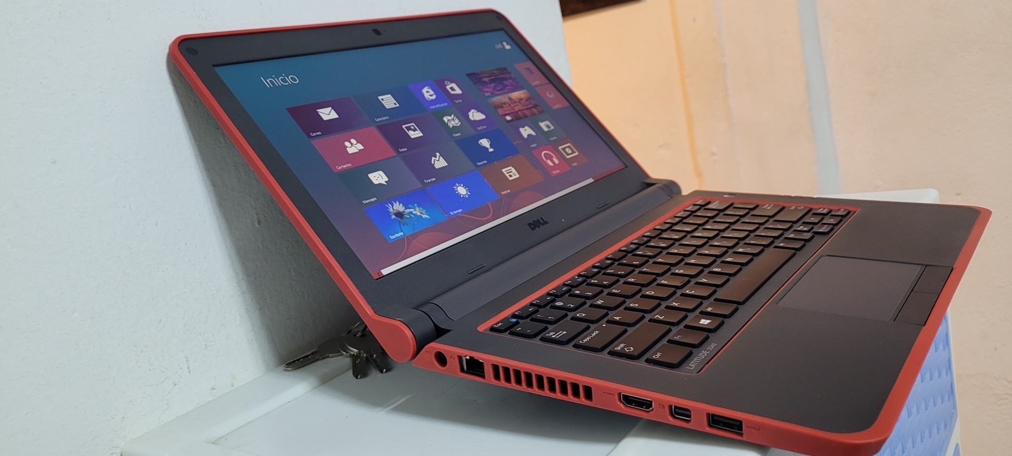 computadoras y laptops - Laptop Dell Roja 14 Pulg Core i3 Ram 8gb Disco 500gb hdmi 1