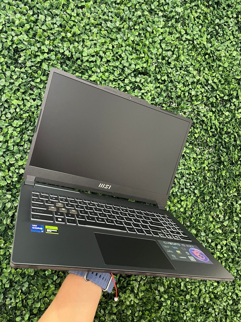 computadoras y laptops - MSI CYBORG 15 A12VF 12ava GENERACION  2