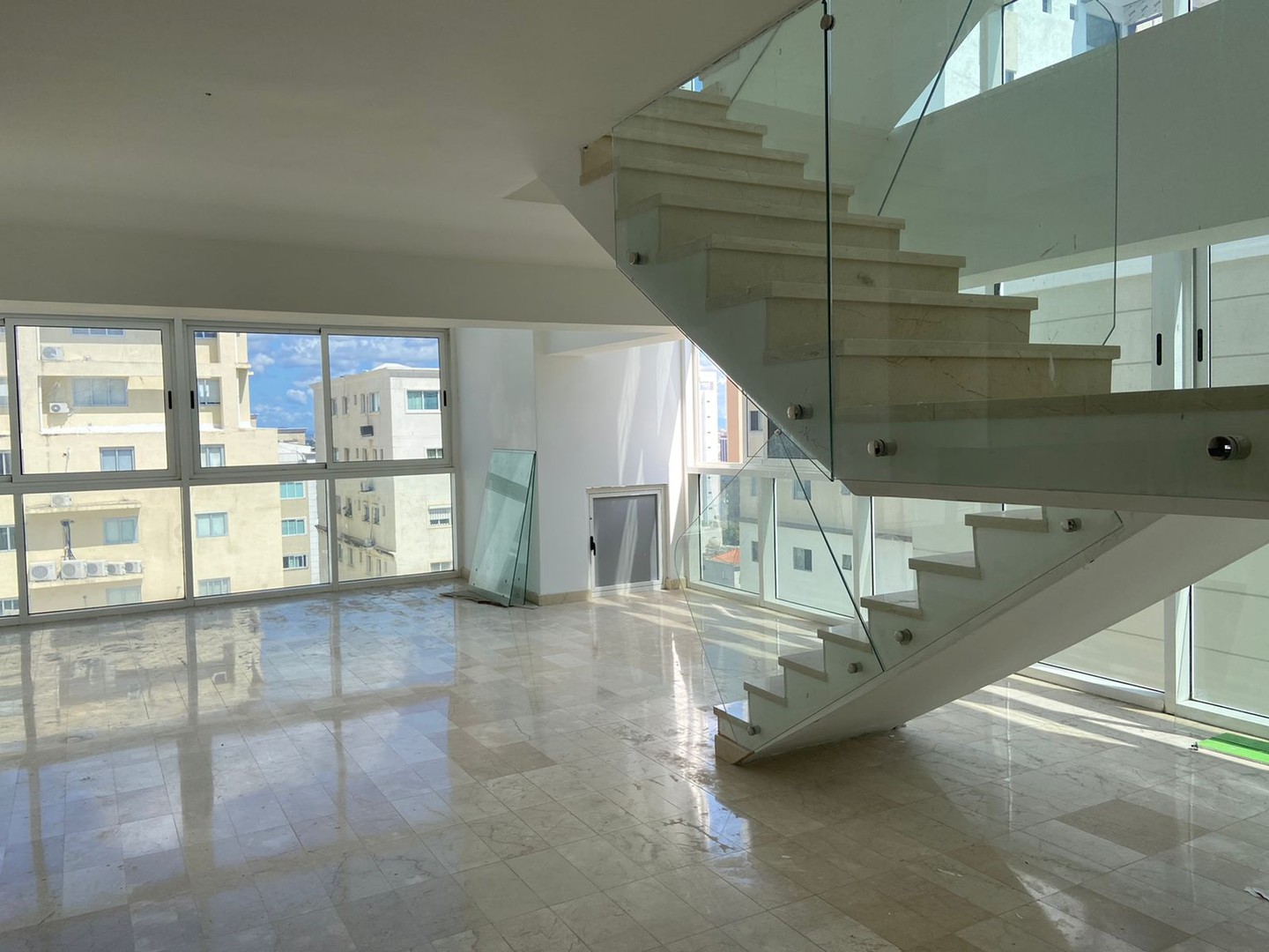 apartamentos - Penthouse de 3 niveles en Serralles Nuevo