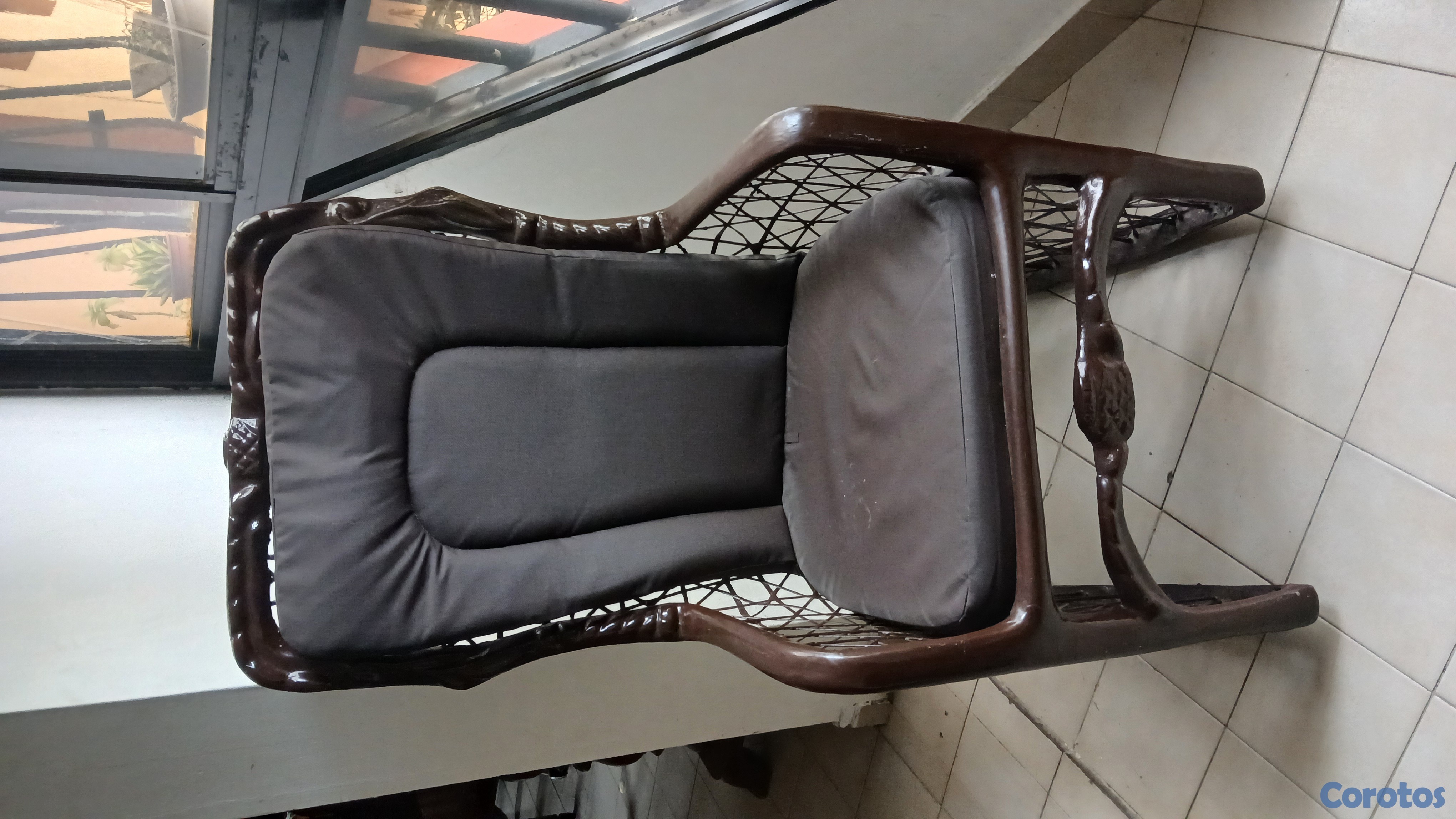 muebles y colchones - Dos Mecedoras con su mesita estan 10 de 10  4