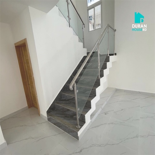 casas - Venta de casa en la autopista de san Isidro con piscina Santo Domingo este  1