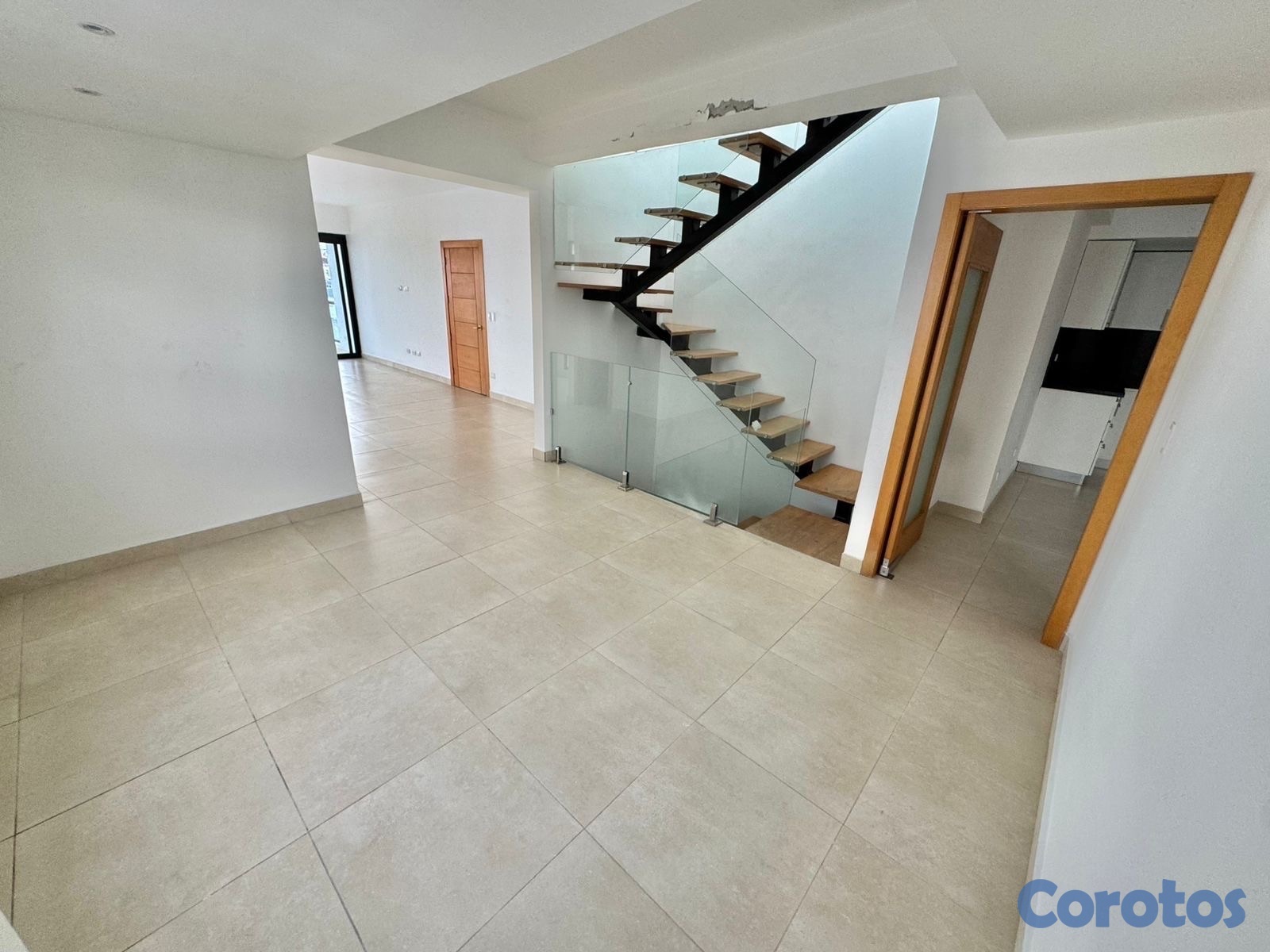 apartamentos - vendo Ph Evaristo Morales tres hab con su baño dos parqueos terraza área social  5