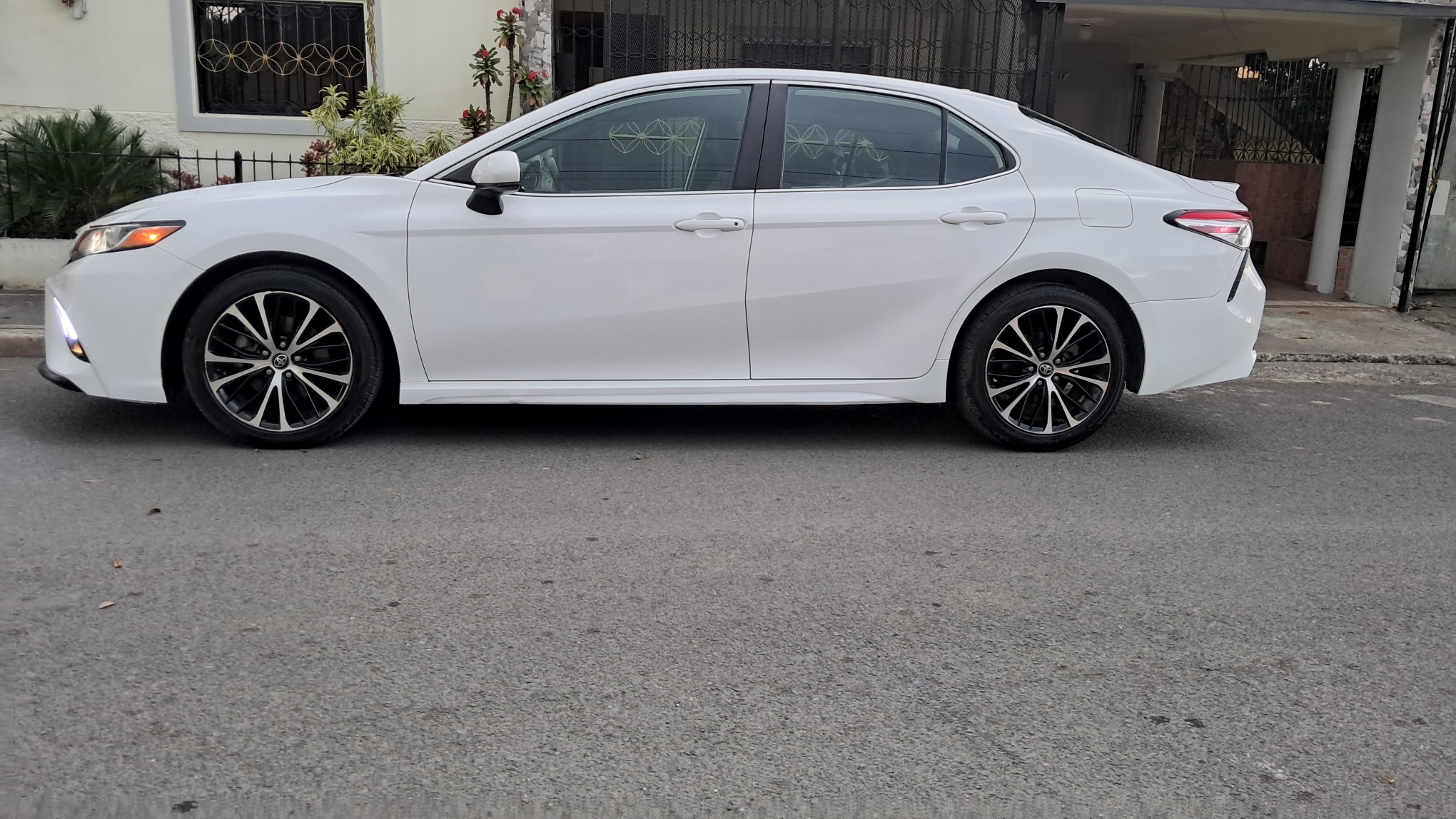 carros - Toyota camry SE Americano 2020, cámara de reversa, sensor de carretera, aros. 6