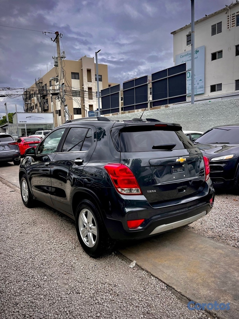 jeepetas y camionetas - Chevrolet Tras 5