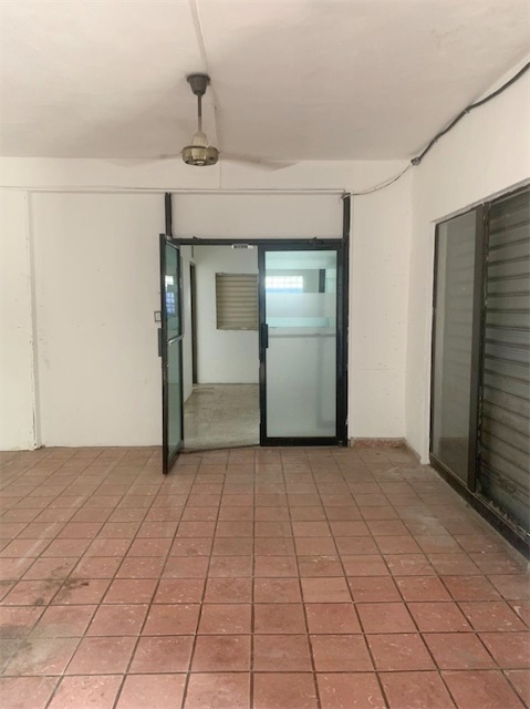 oficinas y locales comerciales - Local céntrico y comercial bella vista  4