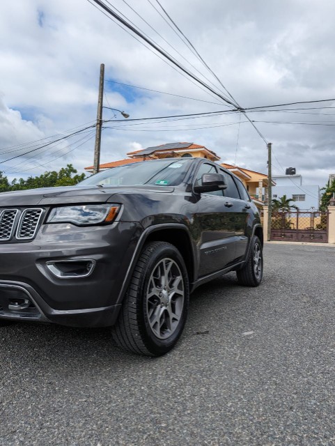 jeepetas y camionetas - Se vende Jeep Cherokee 2018 25 aniversario  3