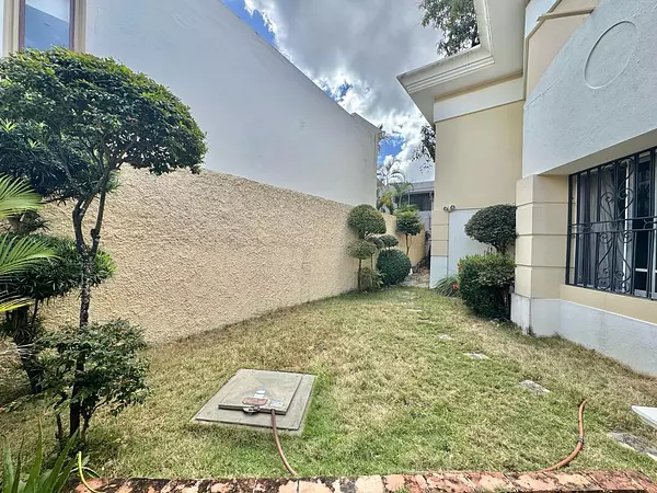 apartamentos - Alquilo casa en Urbanización Real 4