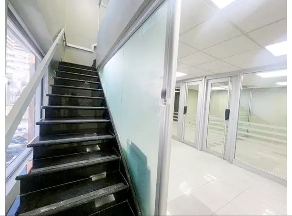 oficinas y locales comerciales - Local céntrico en Piantini 7