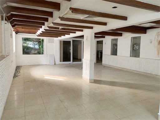 oficinas y locales comerciales - Local con espacio abierto en zona de Naco 7