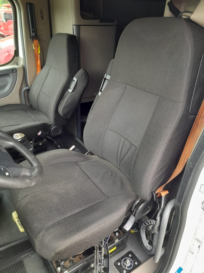 camiones y vehiculos pesados - FREIGHTLINER CASCADIA año 2011 3