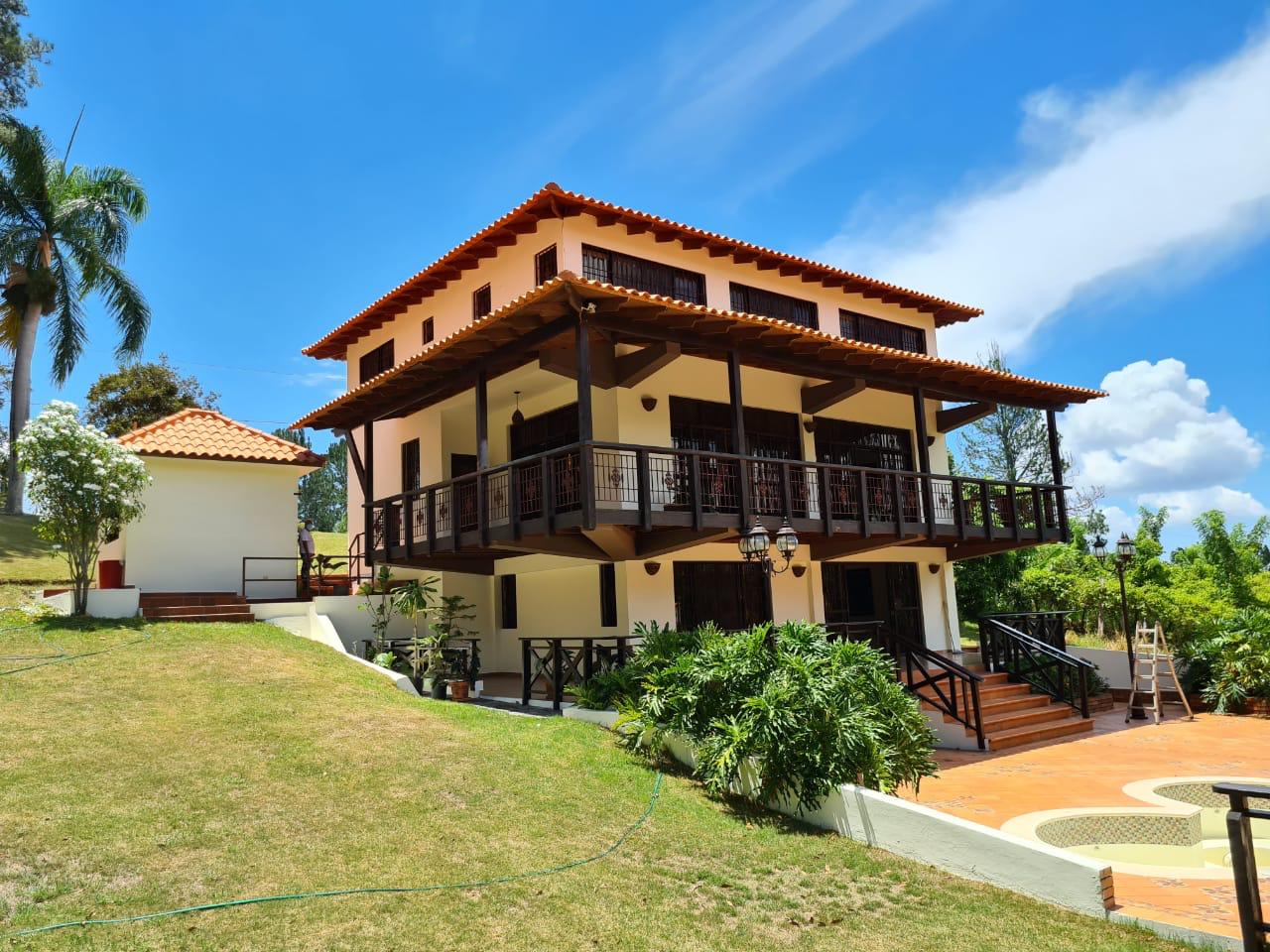 casas - Espectacular Villa en Jarabacoa  FV-03