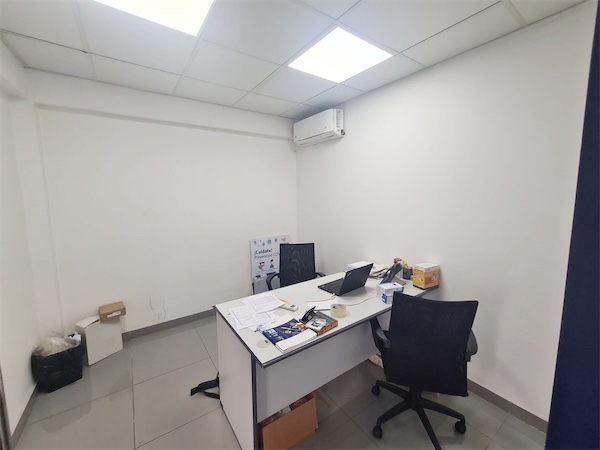 oficinas y locales comerciales - Local amplio de 450 metros abiertos 6