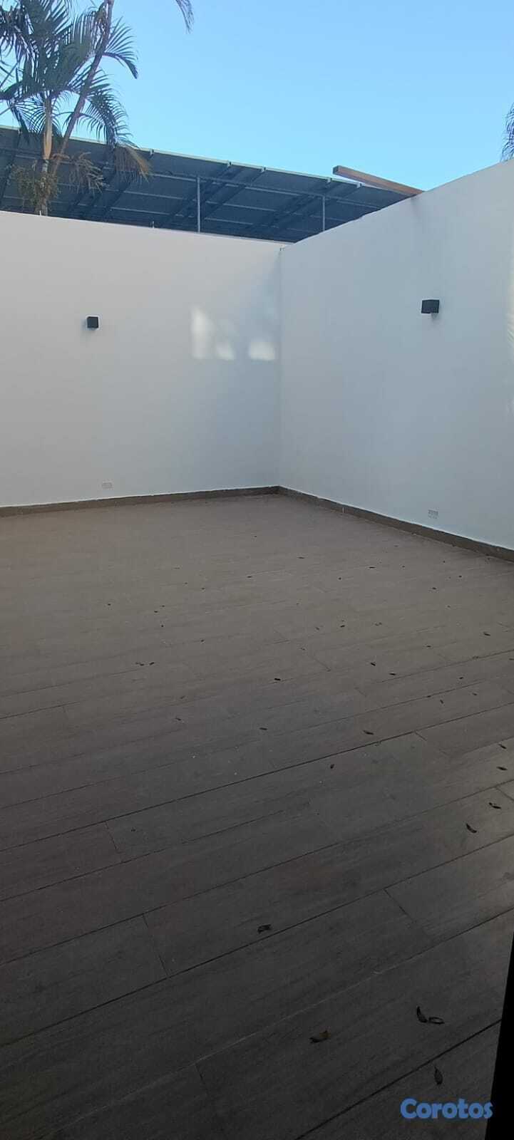 oficinas y locales comerciales - En La Rómulo Amplio Local Ideal para Negocios, excelente ubicación 2