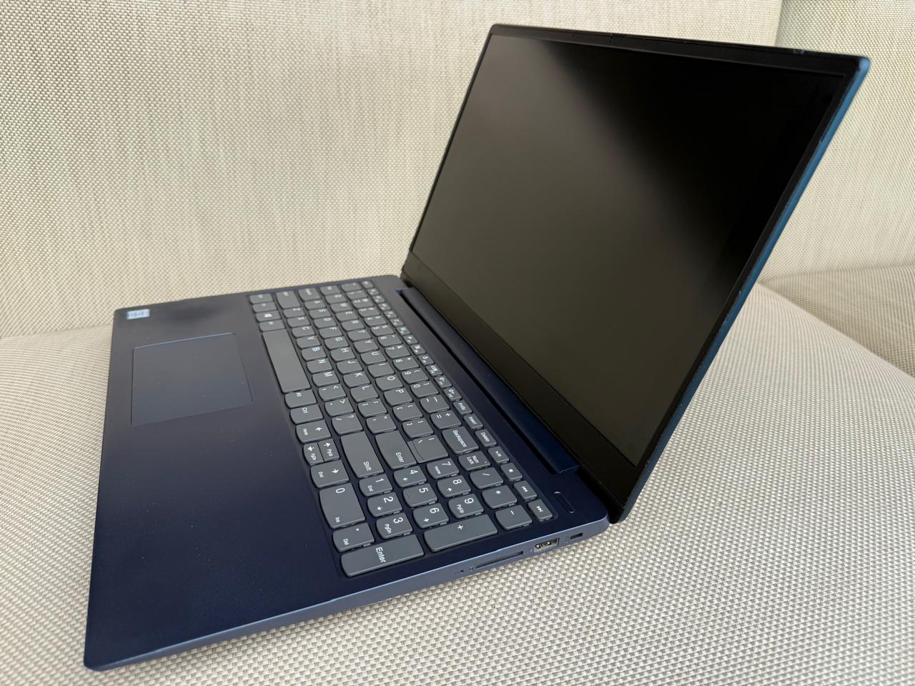 computadoras y laptops - Lenovo Ideapad 330S – Pantalla 15.6", Intel i3
