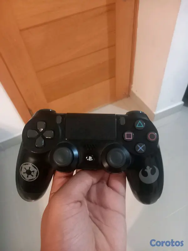 consolas y videojuegos - PS4 PRO DE 1TB EN EXCELENTE ESTADO 2
