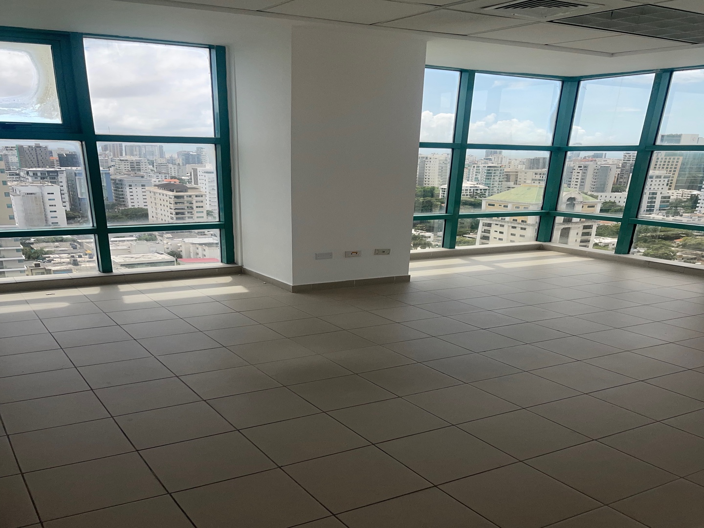 oficinas y locales comerciales - Local Comercial en Alquiler en Piantini
 1