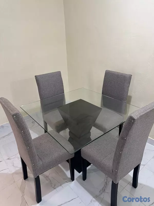 muebles y colchones - Mesa de comedor de cristal con 4 sillas 5