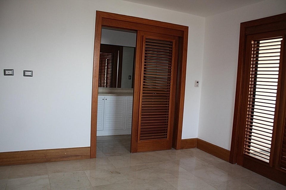 apartamentos - Apartamento en alquiler #24-1613 Piantini, amplio, 3 hab. 3.5 baños, 4 parqueos. 4