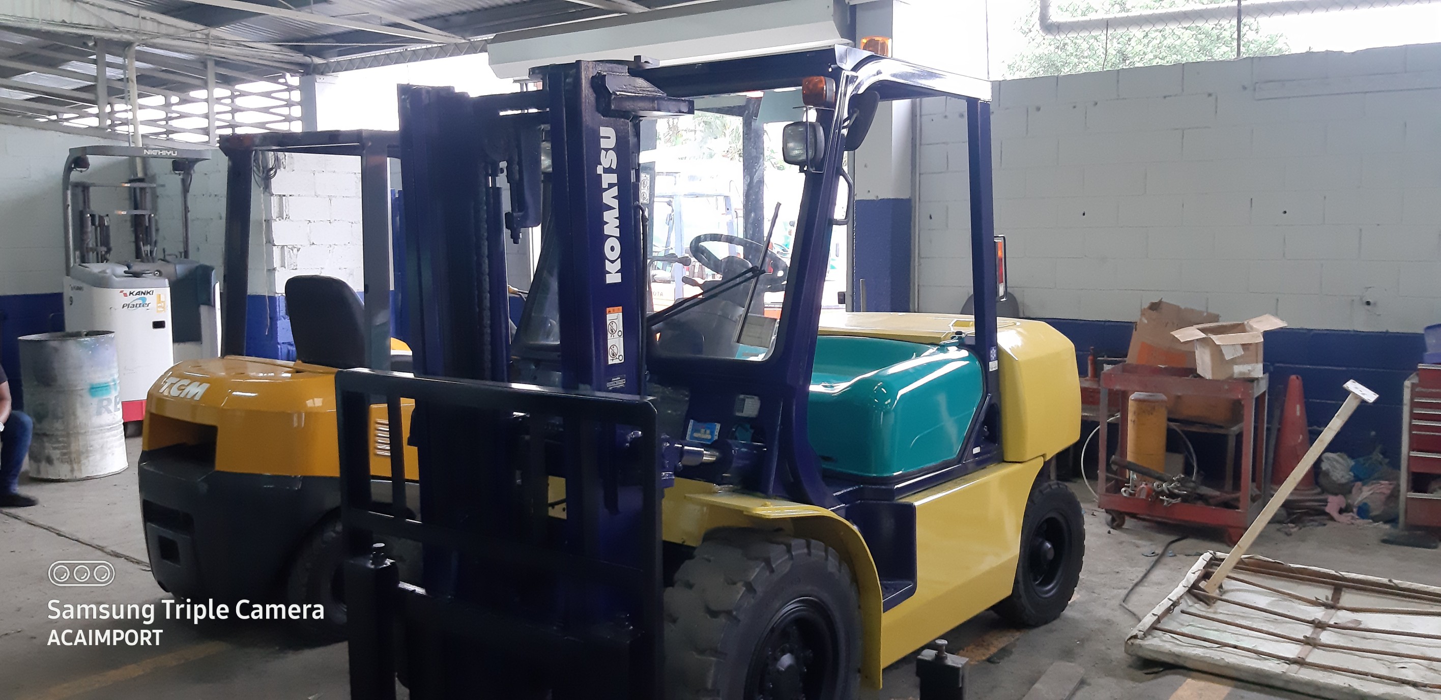 camiones y vehiculos pesados - Montacargas komatsu 4 toneladas recién importado de Japón