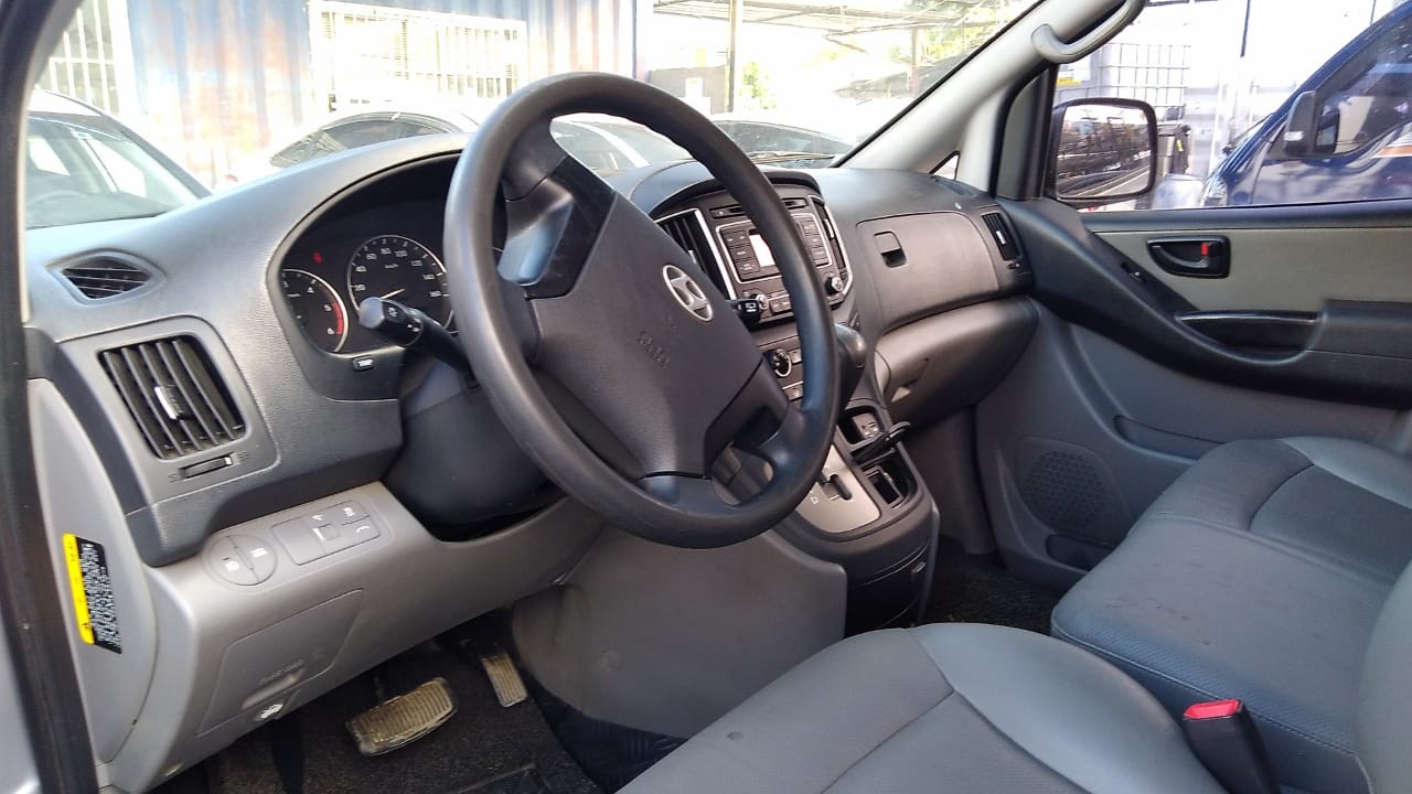jeepetas y camionetas - HYUNDAI STAREX 2017 GRISDESDE: RD$1,295,100.00 4