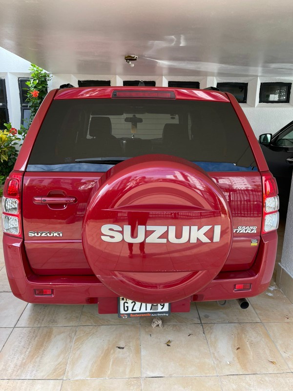 jeepetas y camionetas - Vendo hermosa yepeta Suzuki Vitara color rojo de 4 puertas  ,poco uso