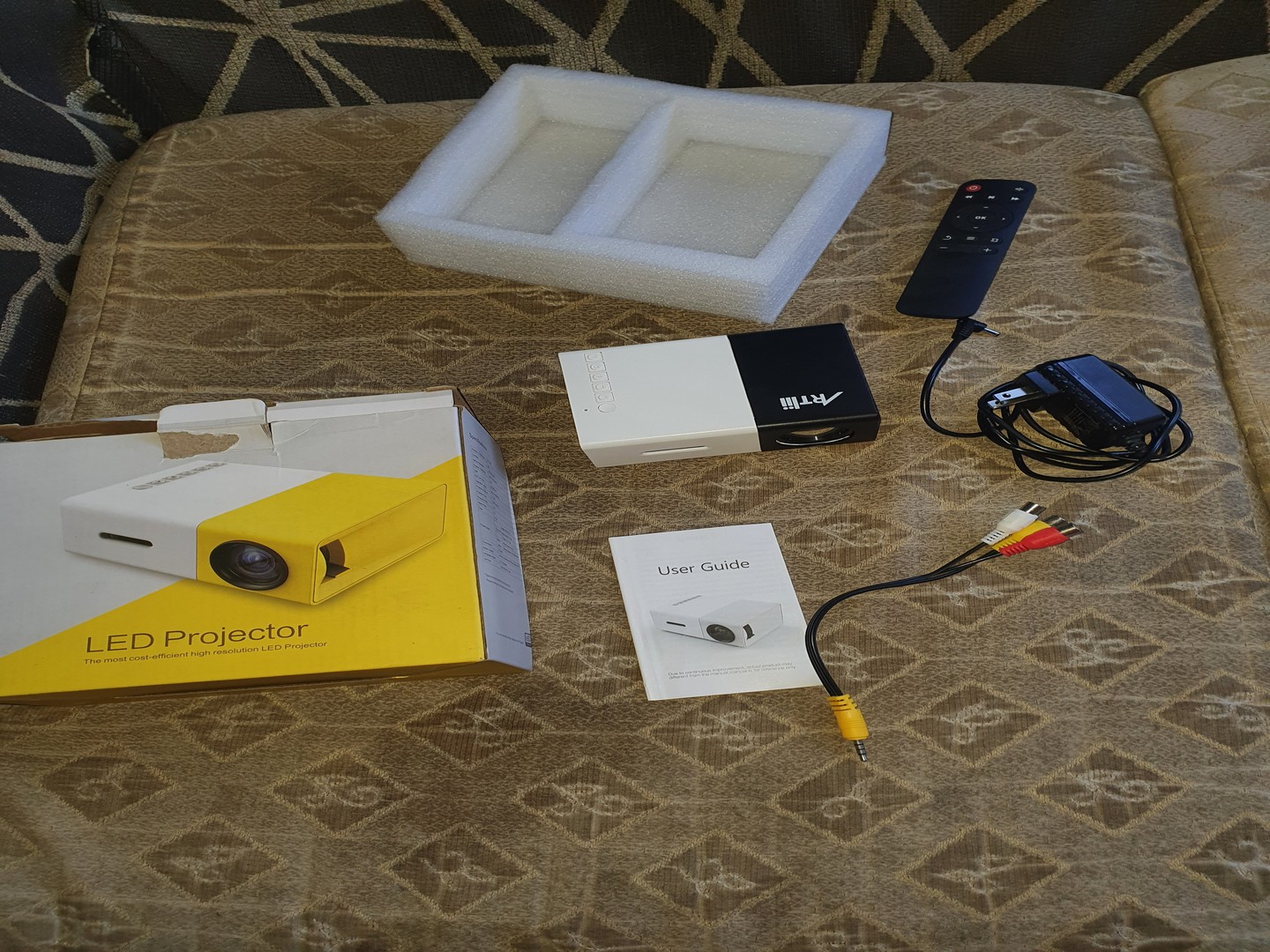 otros electronicos - Mini proyector Artlii Q barato 1,700