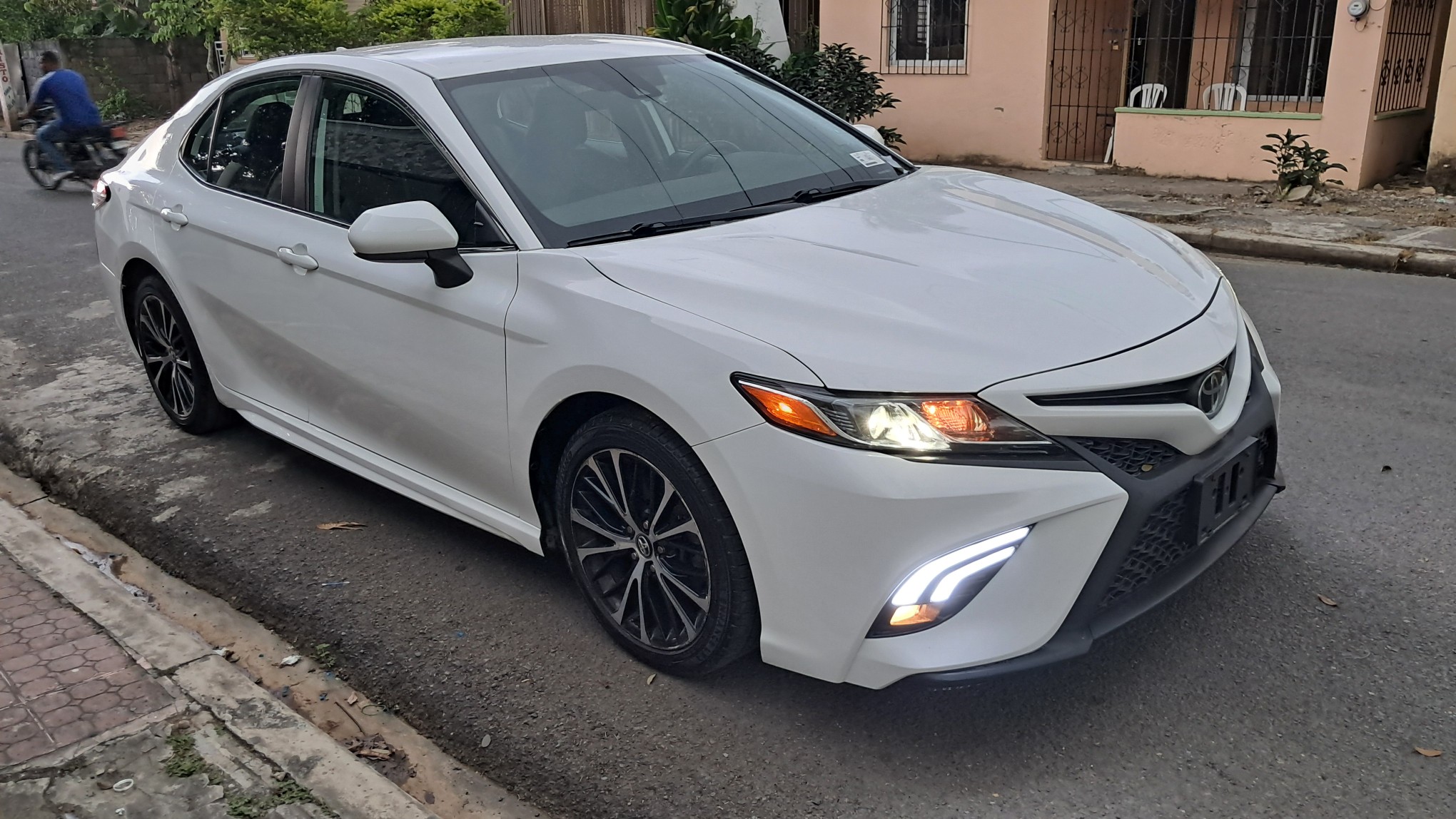 carros - Toyota camry SE Americano 2020, cámara de reversa, sensor de carretera, aros. 7