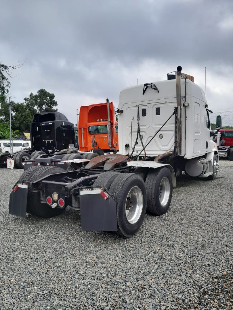 camiones y vehiculos pesados - FREIGHTLINER CASCADIA año 2011 4