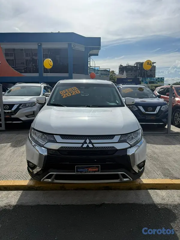 jeepetas y camionetas - Mitsubishi Outlander SE 2020 7