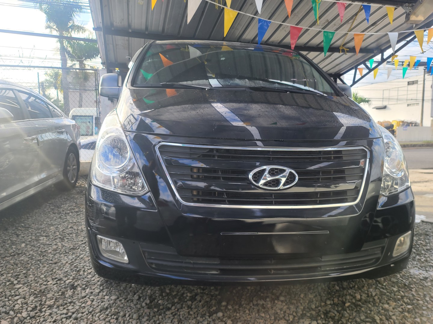 otros vehiculos - HYUNDAI GRAND STAREX 2017 NEGRA