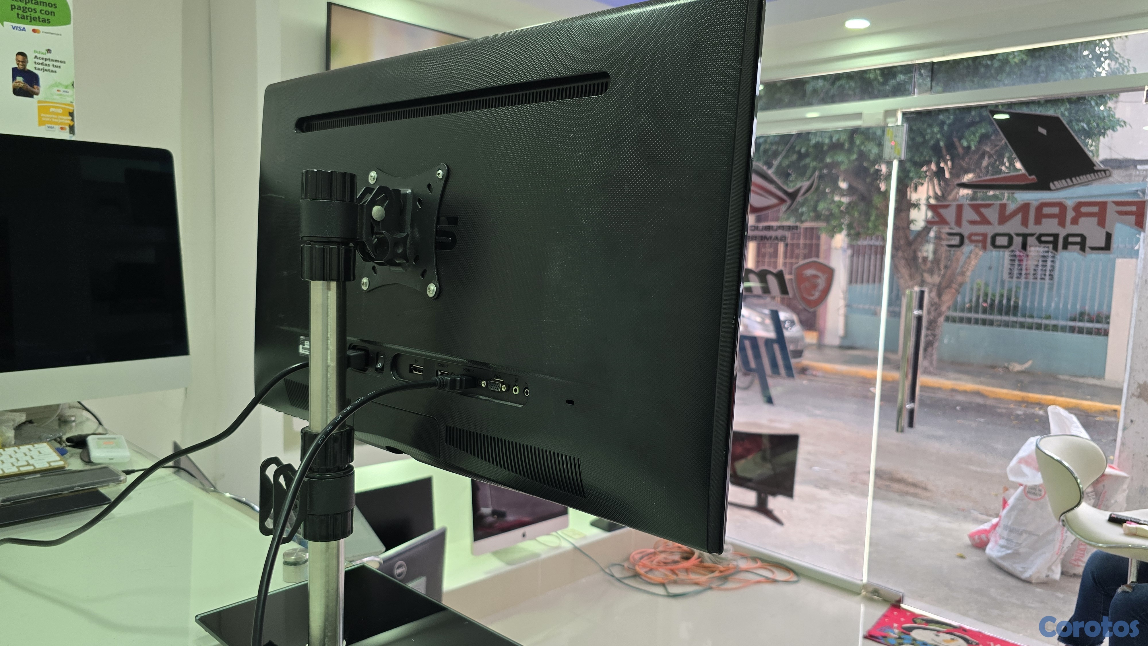 computadoras y laptops - Monitor Asus de 27 Pulg full 1080p HDMI DisplayPort trae Bocinas internas  3