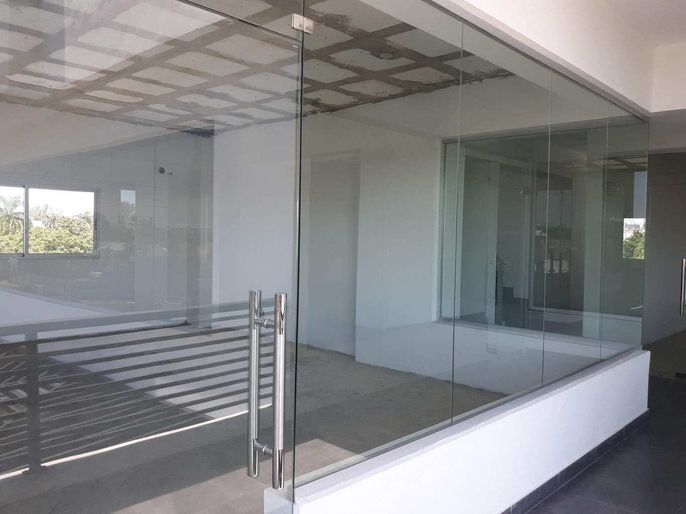 oficinas y locales comerciales - Local Comercial de  34.48 mt2 en La Castellana 0