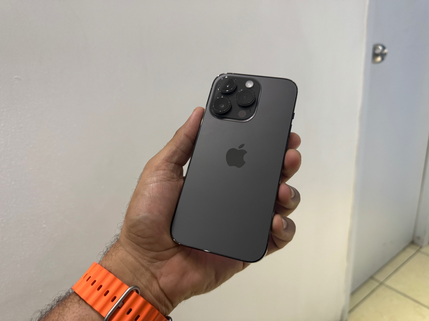 celulares y tabletas - iPhone 14 Pro 128GB Space Black, Como Nuevo, Desbloqueado RD$ 46,500 NEG