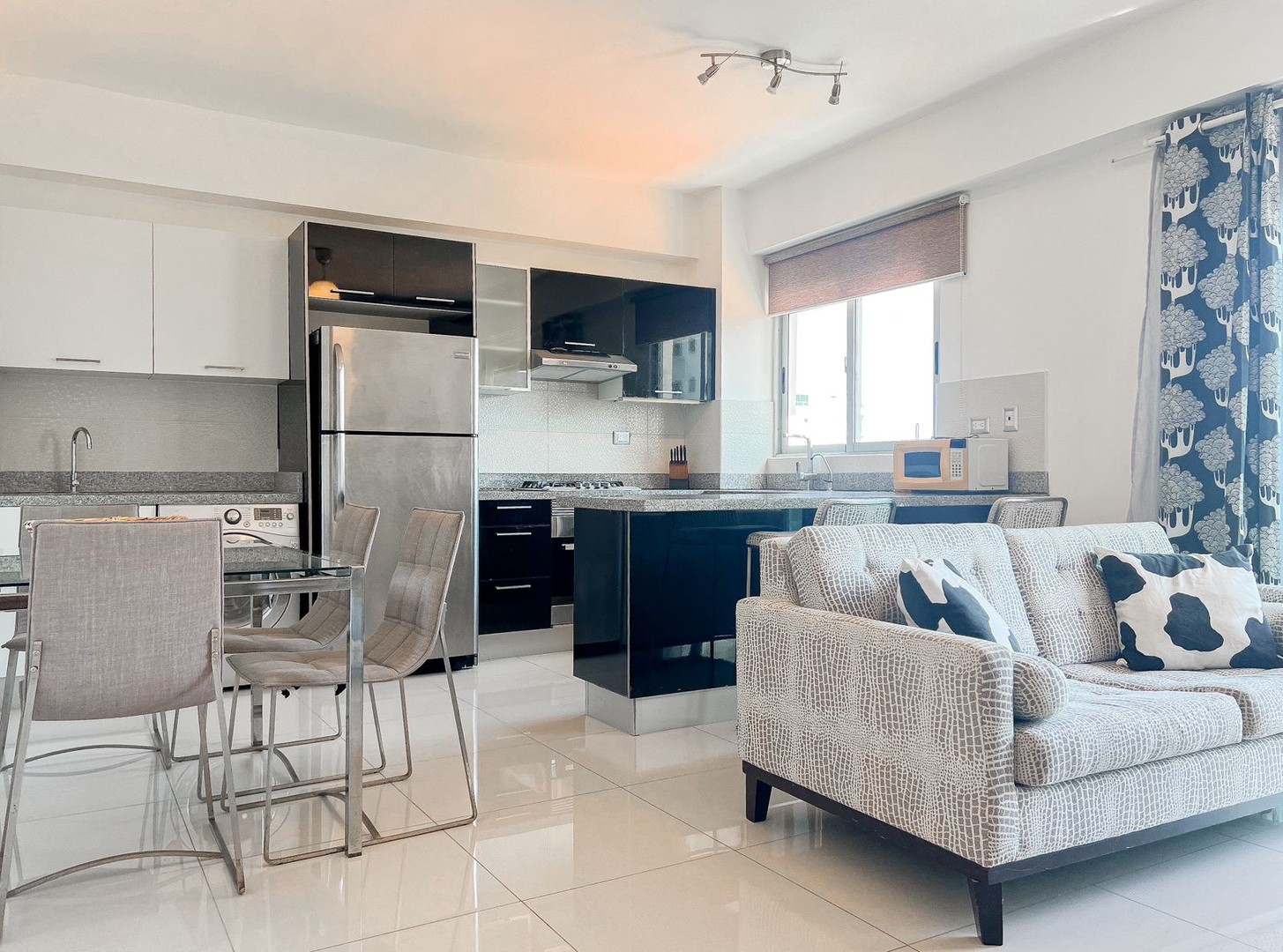 apartamentos - Piantini, Apartamento Amueblado Excelente Ubicacion