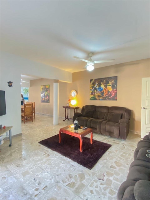 casas vacacionales y villas - Venta de Villa en el boulevard de Juan Dolio con piscina y 493mts de patio 1