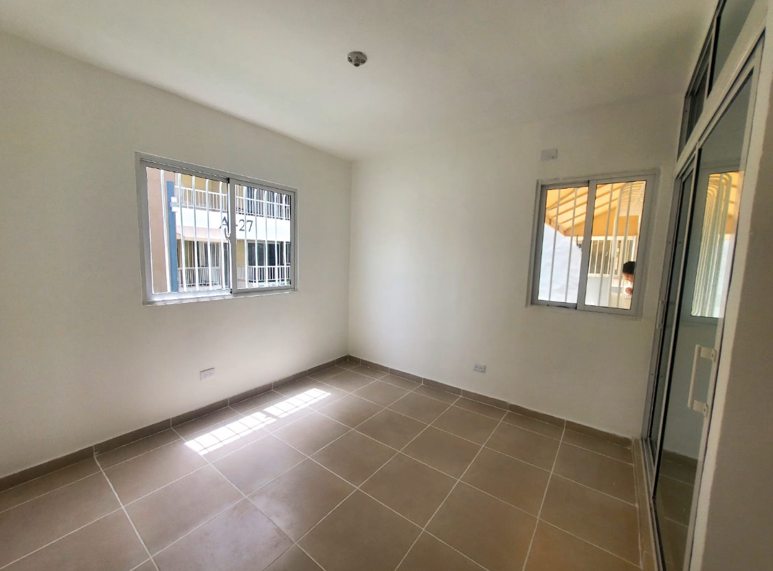 casas - APARTAMENTO EN PRIMER PISO CON HIERROS EN STO DGO ESTE 6